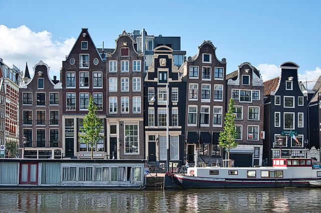 Hoe huur ik een container in Amsterdam?